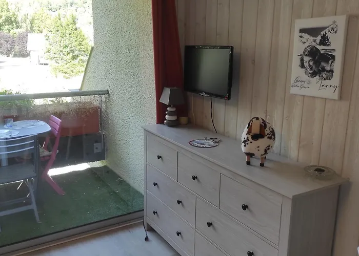 Апартаменты Du Stade Сен-Лари-Сулан